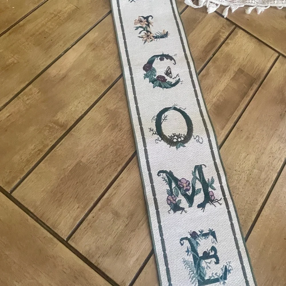 Floral Welcome Tapestry looking banner